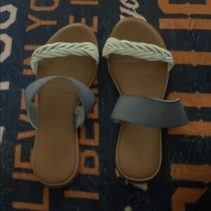 Universal Thread Sandles